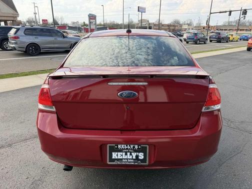 Sangria Red Metallic 2009 Ford Focus SES