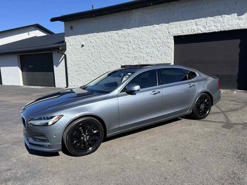 2018 Volvo S90 T6 Momentum