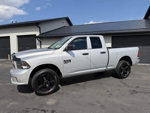 Bright Silver Metallic Clearcoat 2019 RAM 1500 Express