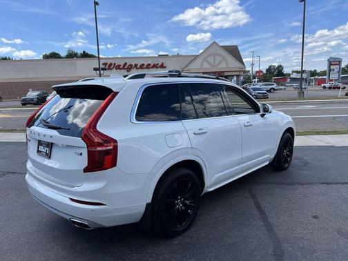 2018 Volvo XC90 T6 Momentum
