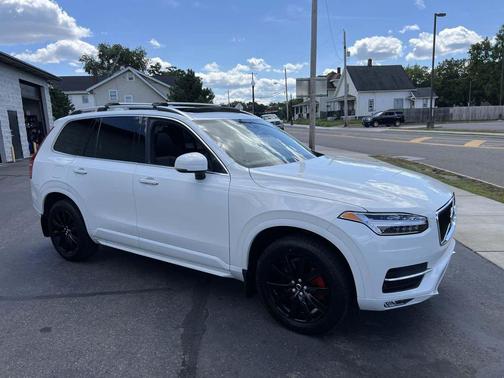 2018 Volvo XC90 T6 Momentum