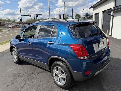 Pacific Blue Metallic 2019 Chevrolet Trax LT
