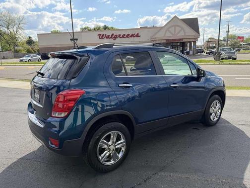 Pacific Blue Metallic 2019 Chevrolet Trax LT