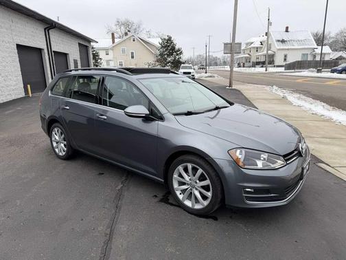 2017 Volkswagen Golf SportWagen TSI SE