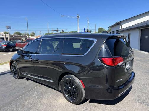 2018 Chrysler Pacifica Touring-L