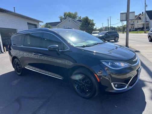 2018 Chrysler Pacifica Touring-L