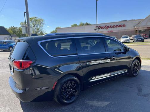 2018 Chrysler Pacifica Touring-L
