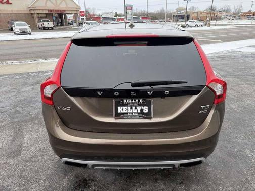 2016 Volvo V60 Cross Country T5