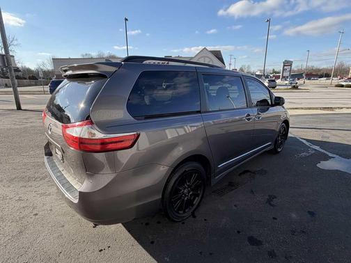 2019 Toyota Sienna LE