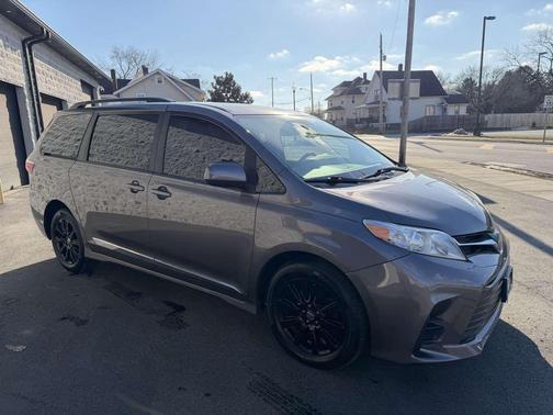 2019 Toyota Sienna LE