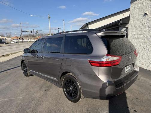 2019 Toyota Sienna LE