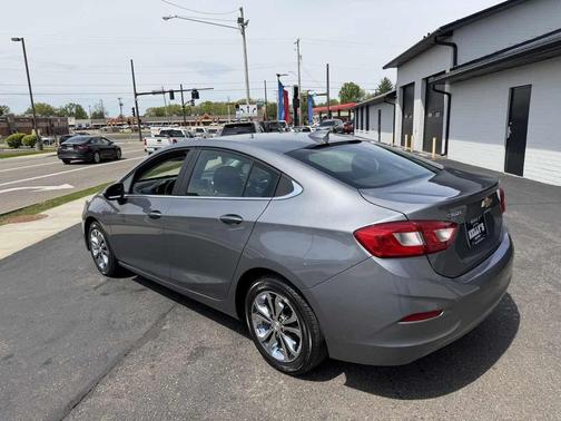 Satin Steel Gray Metallic 2019 Chevrolet Cruze LT
