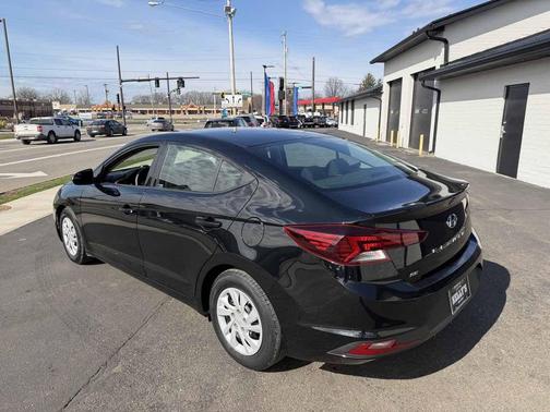 2019 Hyundai ELANTRA SE