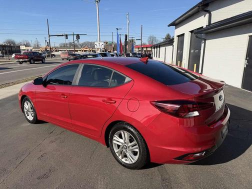 2019 Hyundai ELANTRA SEL