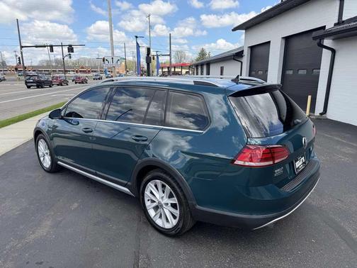 Great Falls Green Metallic 2019 Volkswagen Golf Alltrack TSI S