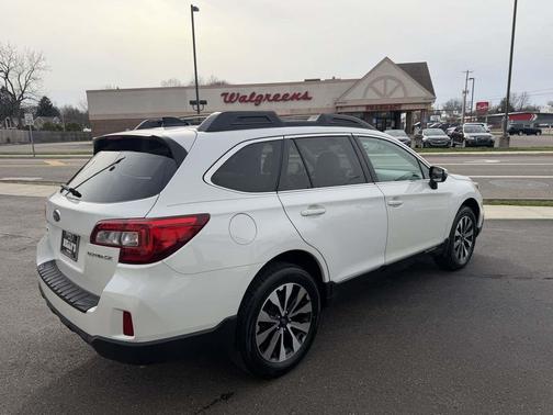 Crystal White Pearl 2016 Subaru Outback 2.5i Limited
