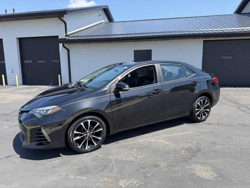 Black Sand Pearl 2018 Toyota Corolla SE