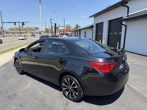 Black Sand Pearl 2018 Toyota Corolla SE