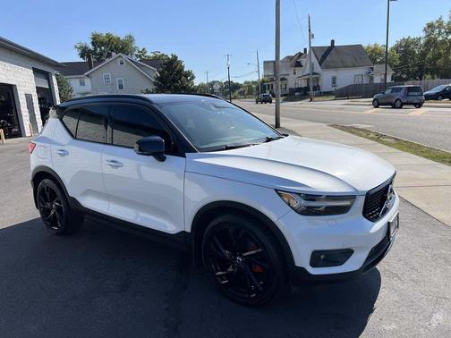2020 Volvo XC40 T5 R-Design