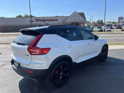 2020 Volvo XC40 T5 R-Design