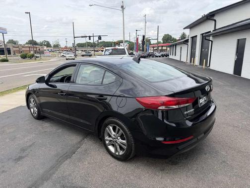Phantom Black 2017 Hyundai ELANTRA SE