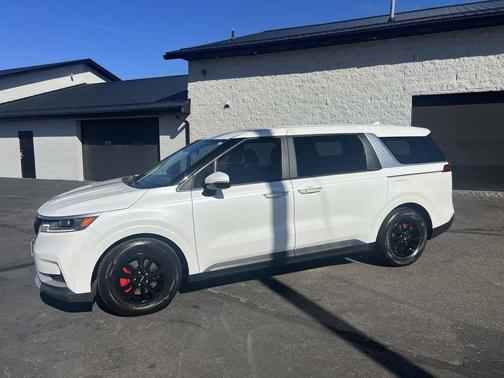 2023 Kia Carnival LX