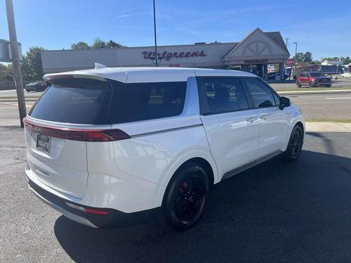 2023 Kia Carnival LX