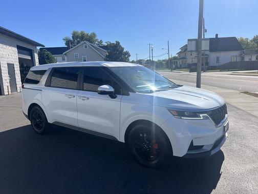 2023 Kia Carnival LX