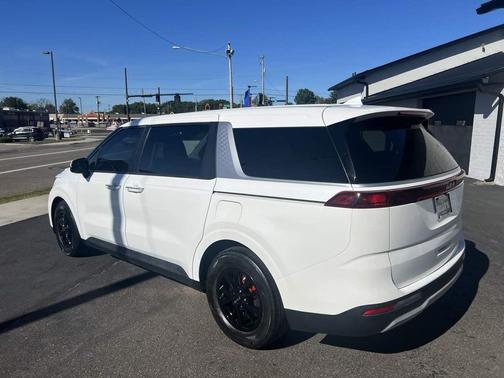 2023 Kia Carnival LX