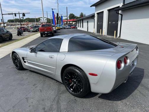 2004 Chevrolet Corvette Base