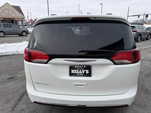 2018 Chrysler Pacifica Touring-L