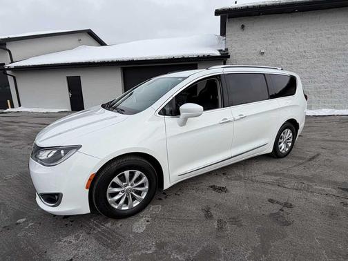 2018 Chrysler Pacifica Touring-L