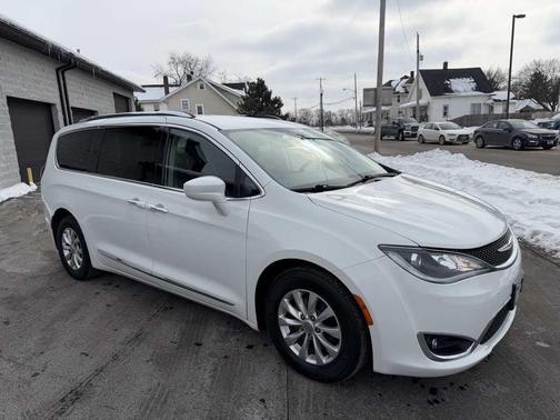 2018 Chrysler Pacifica Touring-L