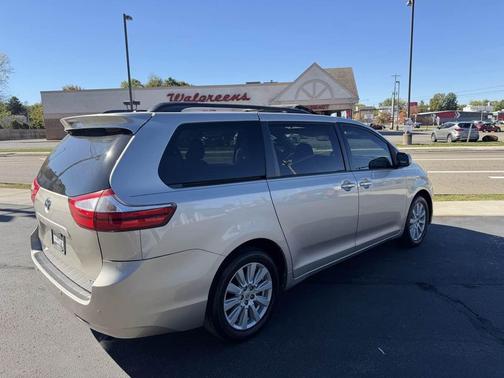 2017 Toyota Sienna XLE Premium
