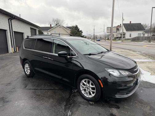 2021 Chrysler Voyager LXI