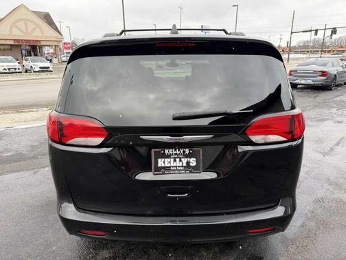 2021 Chrysler Voyager LXI