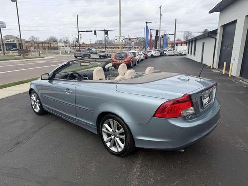 2011 Volvo C70 T5