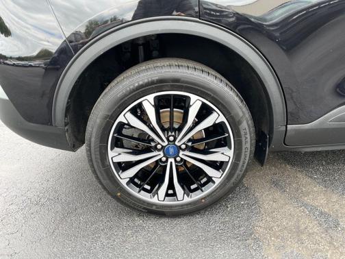 AGATE BLACK METALLIC 2022 Ford Escape SE