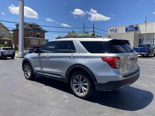 ICONIC SILVER METALLIC 2023 Ford Explorer XLT