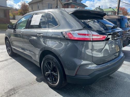 2022 Ford Edge SE