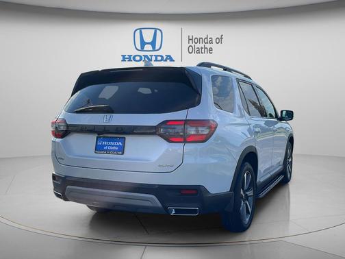Platinum White Pearl 2025 Honda Pilot Elite