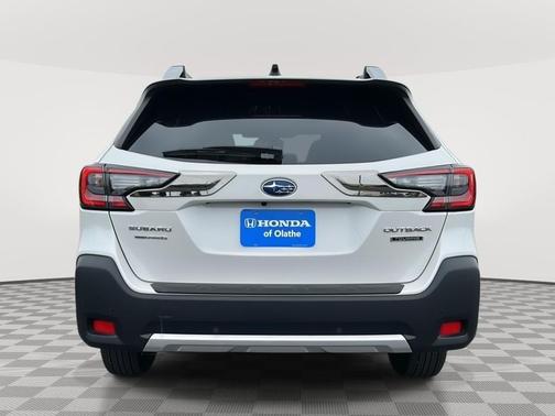 Crystal White Pearl 2025 Subaru Outback Touring