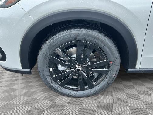 Platinum White Pearl 2027 Honda HR-V Sport