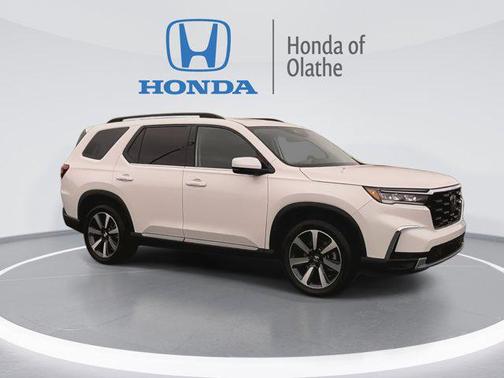 2025 Honda Pilot Touring 8-Passenger
