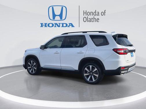2025 Honda Pilot Touring 8-Passenger