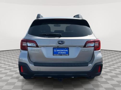 Tungsten Metallic 2018 Subaru Outback 2.5i