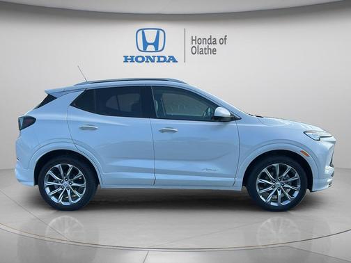 White Frost Tricoat 2024 Buick Encore GX Avenir