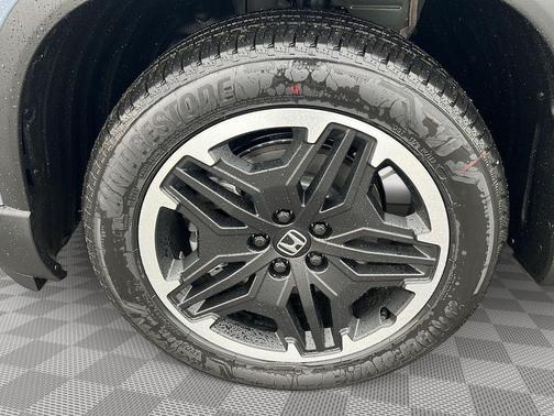 Sonic Gray Pearl 2026 Honda Pilot Touring 8-Passenger