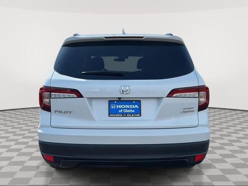 Platinum White Pearl 2022 Honda Pilot AWD Sport
