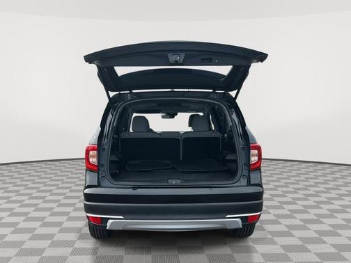 Crystal Black Pearl 2019 Honda Pilot Touring 8-Passenger